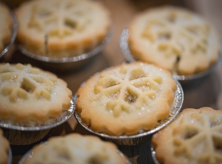 Living Learning English Christmas cakes