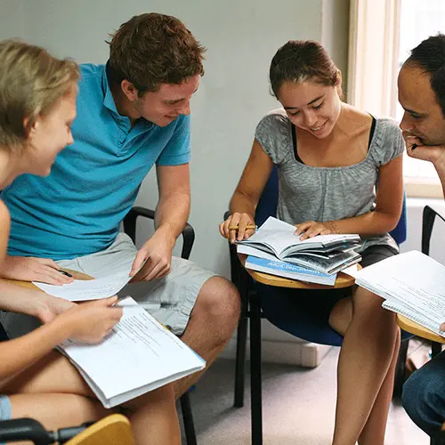 Scuola Leonardo da Vinci students group study