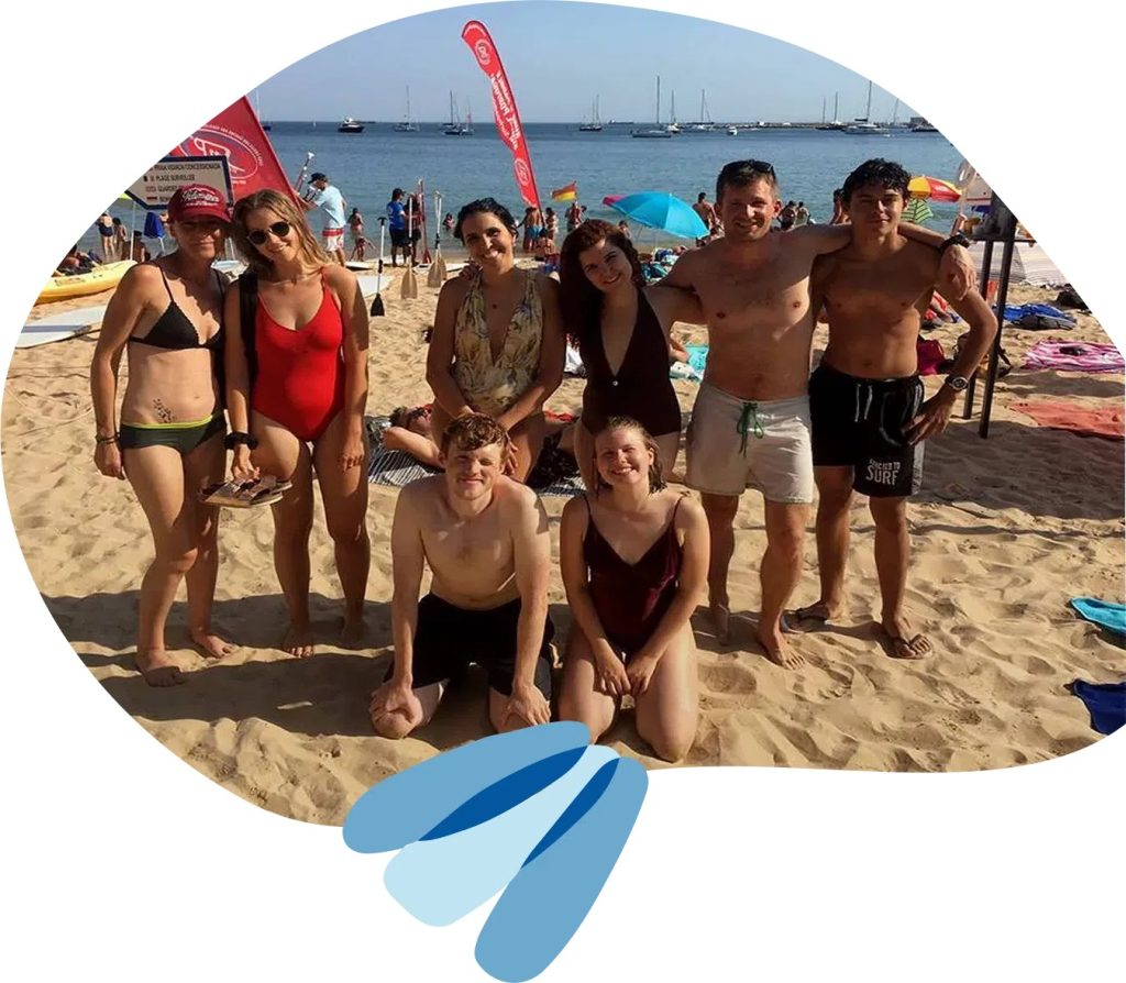Lusa language school students on the beach
